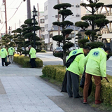 “友を忘れじ”の石碑前で心新たに