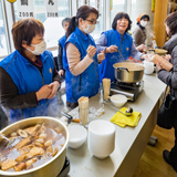 毎回違うメニューを提供うめぇものまつり出店