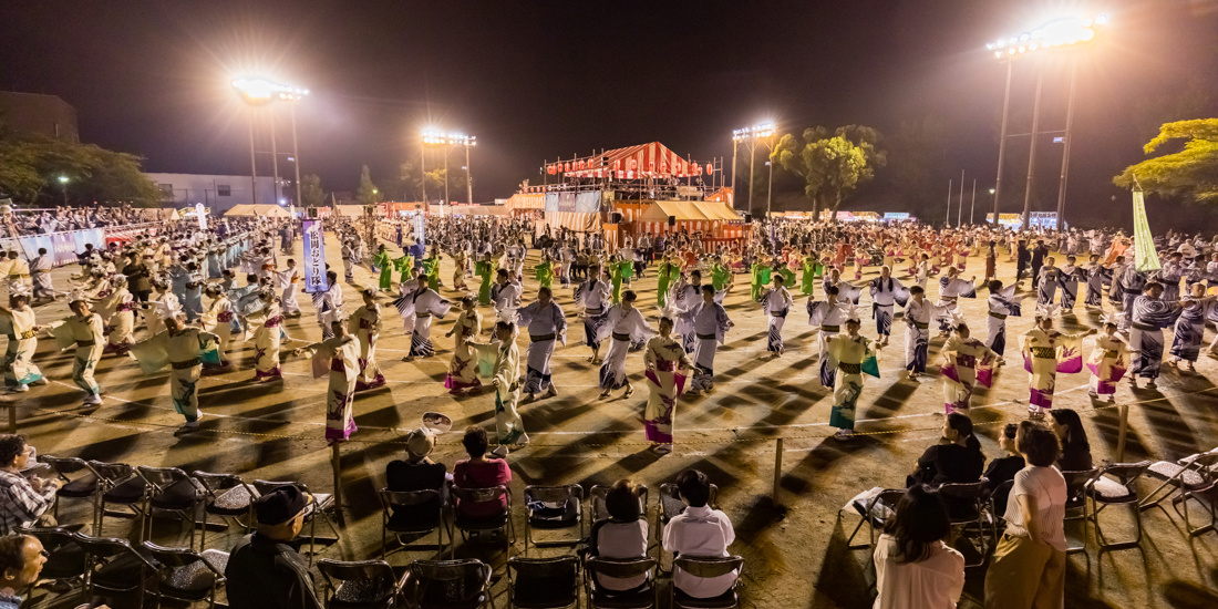 留学生と共に参加本場鶴崎踊大会