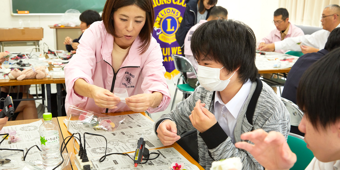 教えて、ライオン先生！ 高校生に職業体験を出前