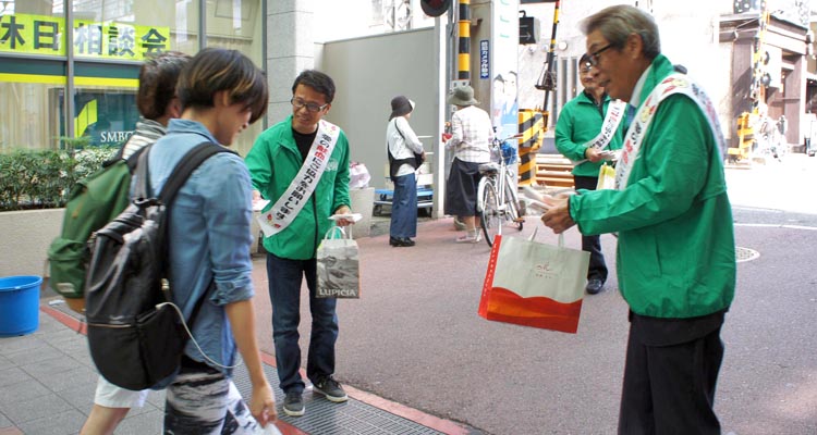 地元商店街で献血啓発活動実施