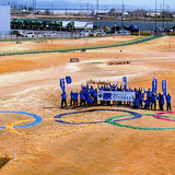 大空に五輪、大地に五輪 W五輪で聖火を歓迎