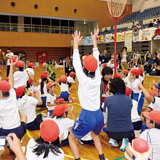 ライオンズが全力応援 特別支援学級合同運動会