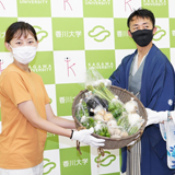香川大学留学生へ新鮮な野菜を提供