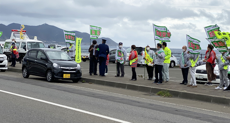 警察と連携した交通安全啓発運動