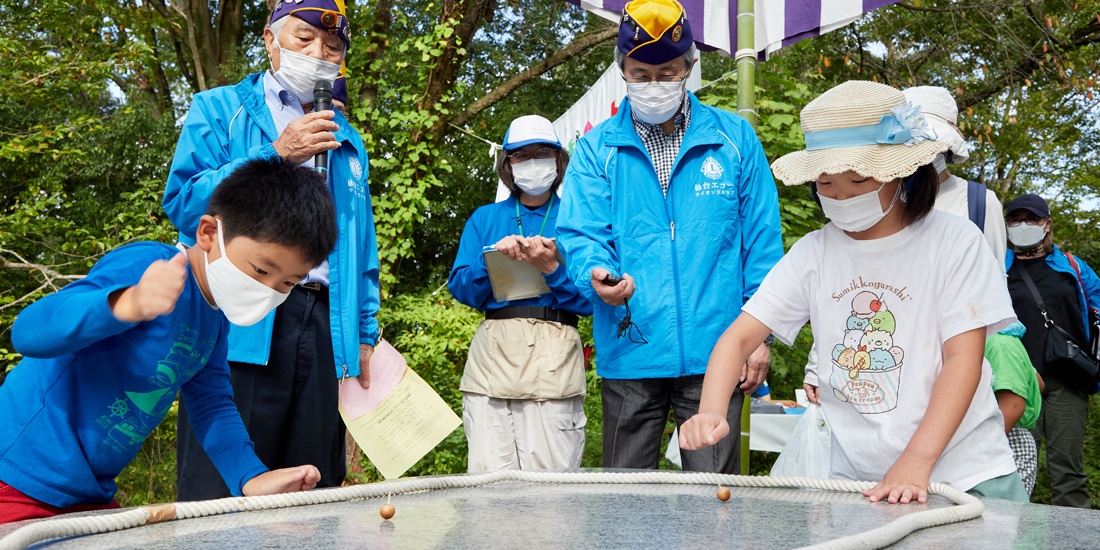 どんぐり山の恵みで楽しむ どんぐり独楽大会