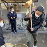 笑顔あふれる みどり寮餅つき奉仕