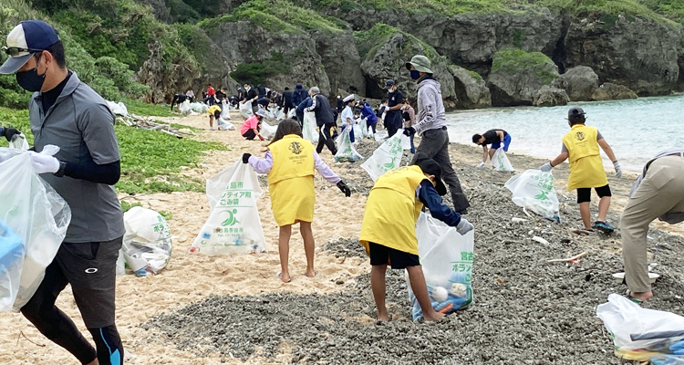 市民と一緒に海岸清掃 ”ビーチクリーン”開催