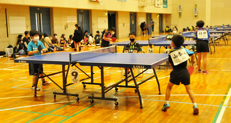 コロナ禍の中、小中学生の卓球大会開催
