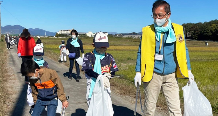 45周年記念事業 200人で員弁川の清掃