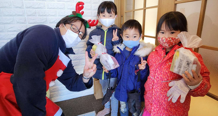 こども食堂にクリスマスプレゼント