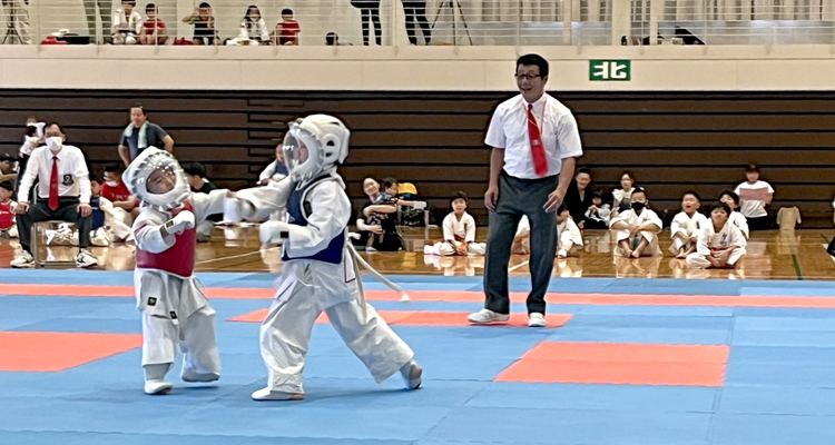 稽古の成果を出し合った少年少女空手大会