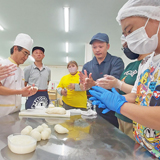 障がい者施設で和菓子づくり体験