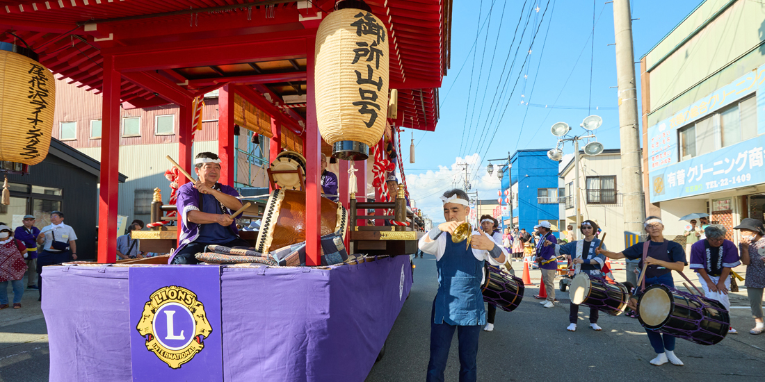 屋台運行で花笠踊り発祥の地の伝統を継承