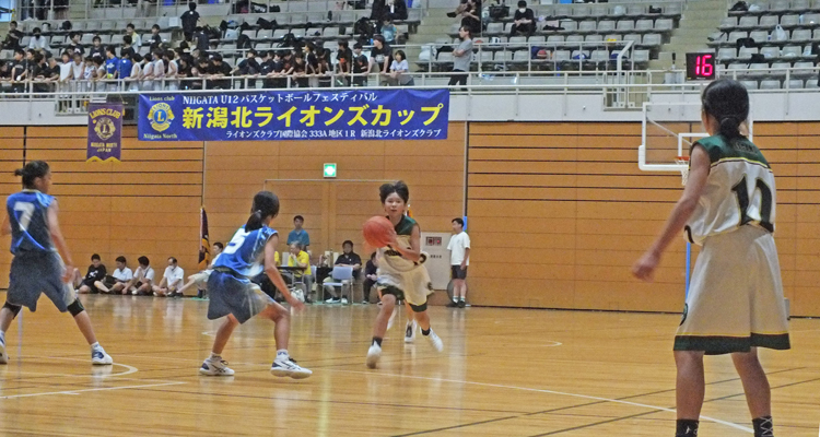 小学生のバスケットボール大会開催