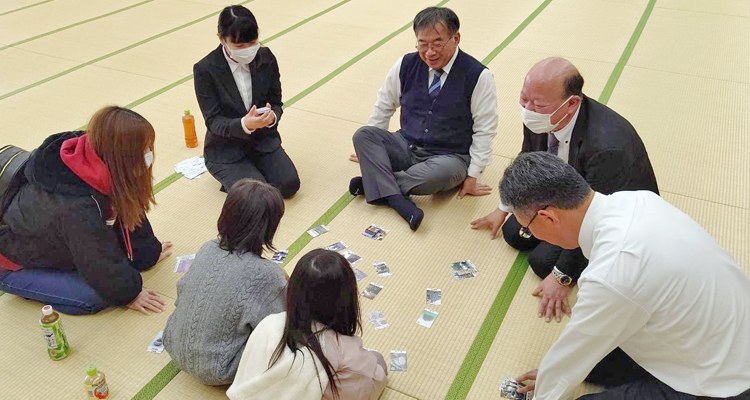 親子で遊ぼう! 津島カルタ選手権