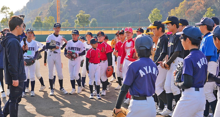 メジャーリーガーを招いて少年野球教室