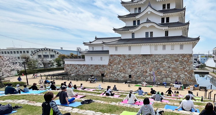 青空ヨガ教室で健康増進