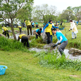 地域の人たちと共に憩いの水辺を美しく