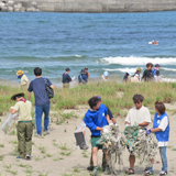 6クラブ合同でボーイスカウトと海岸清掃